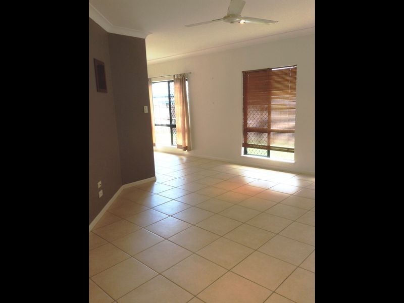 4 Kentia Street, Palm Cove QLD 4879