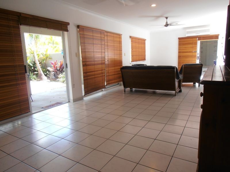 1 Molloy Close, Smithfield QLD 4878