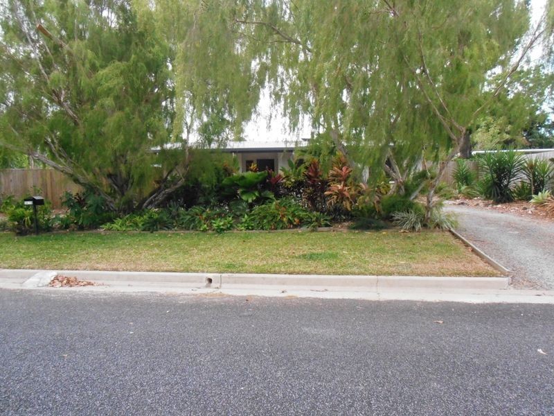 14 Carolyn Close, Yorkeys Knob QLD 4878