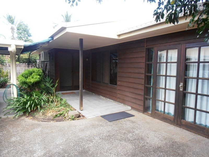 2/66 Wistaria Street, Holloways Beach QLD 4878