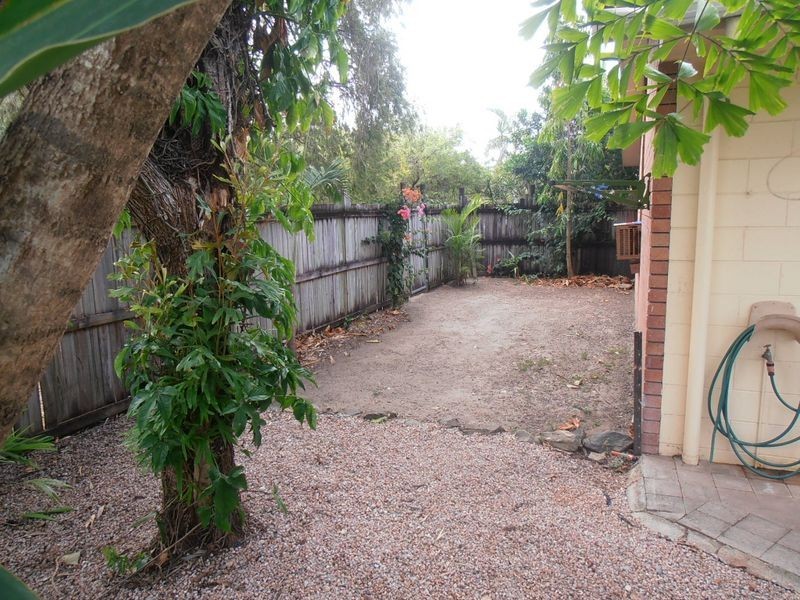 2/66 Wistaria Street, Holloways Beach QLD 4878