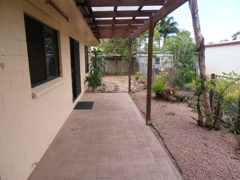 2/66 Wistaria Street, Holloways Beach QLD 4878