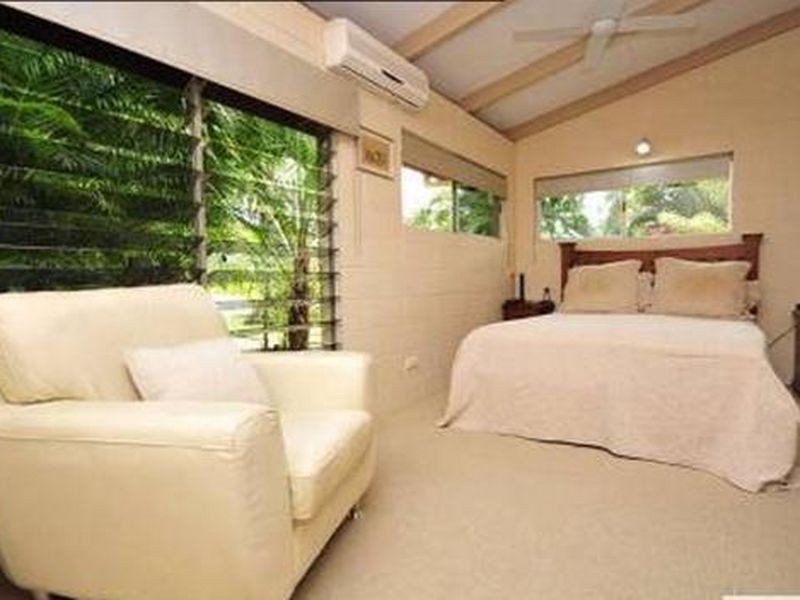 13 Mahogany, Holloways Beach QLD 4878
