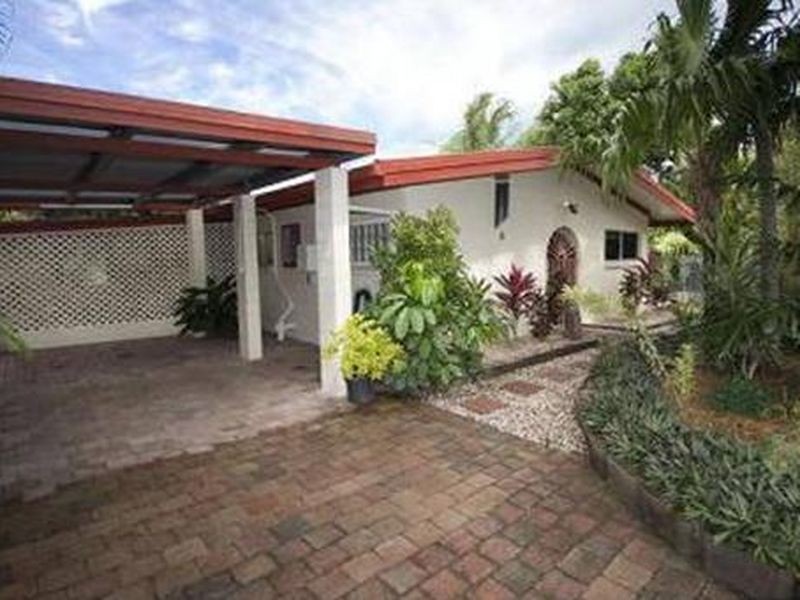 13 Mahogany, Holloways Beach QLD 4878