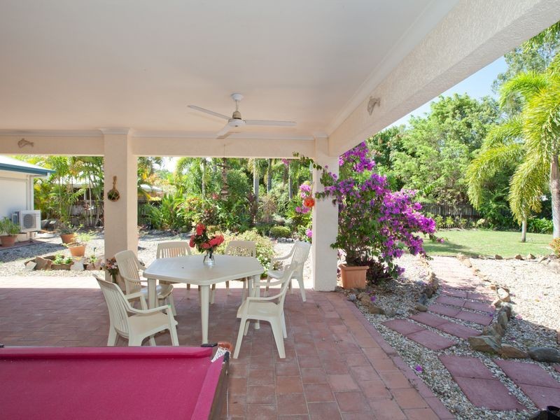 8 Avoca Close, Kewarra Beach QLD 4879