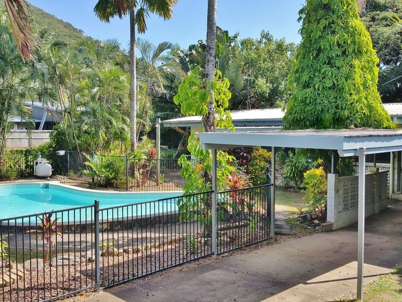 78 Veivers Road, Palm Cove QLD 4879