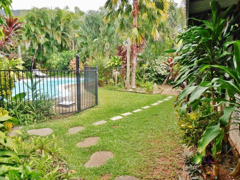 78 Veivers Road, Palm Cove QLD 4879