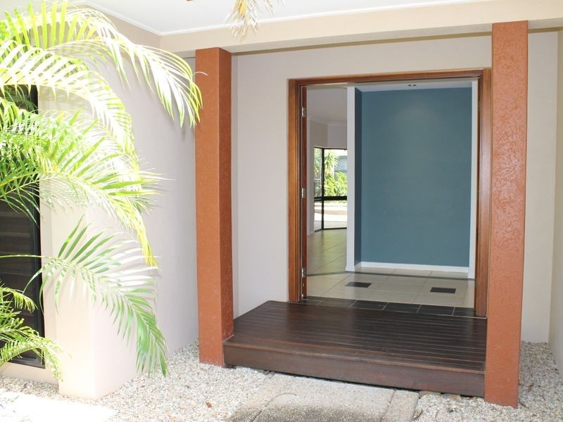 10 Palmetto Street, Palm Cove QLD 4879