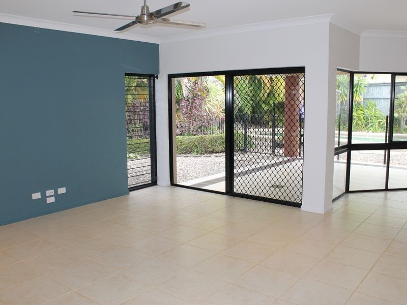 10 Palmetto Street, Palm Cove QLD 4879