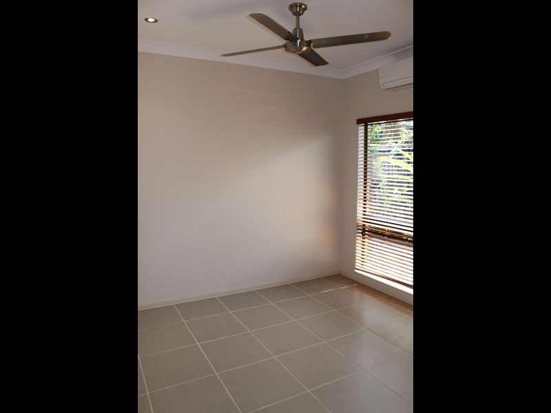 10 Palmetto Street, Palm Cove QLD 4879