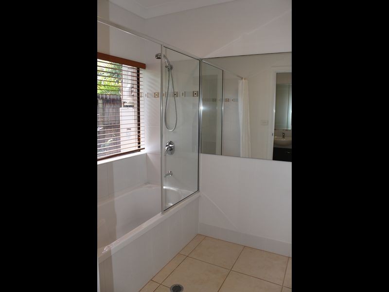 10 Palmetto Street, Palm Cove QLD 4879