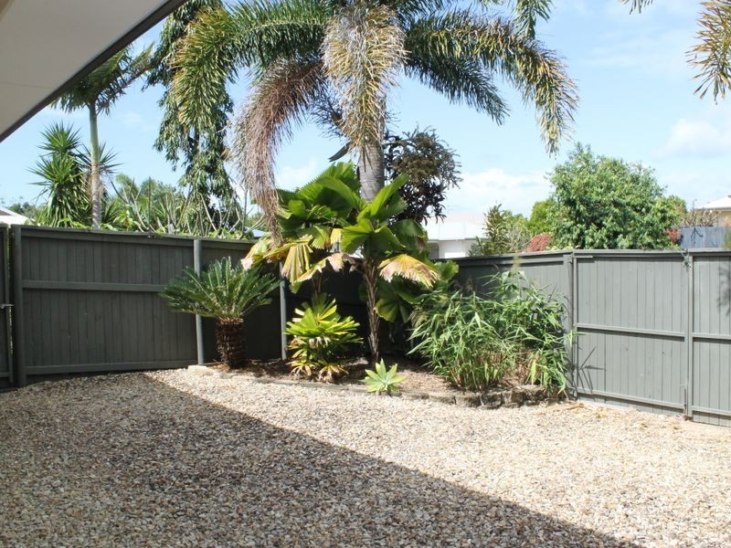10 Palmetto Street, Palm Cove QLD 4879