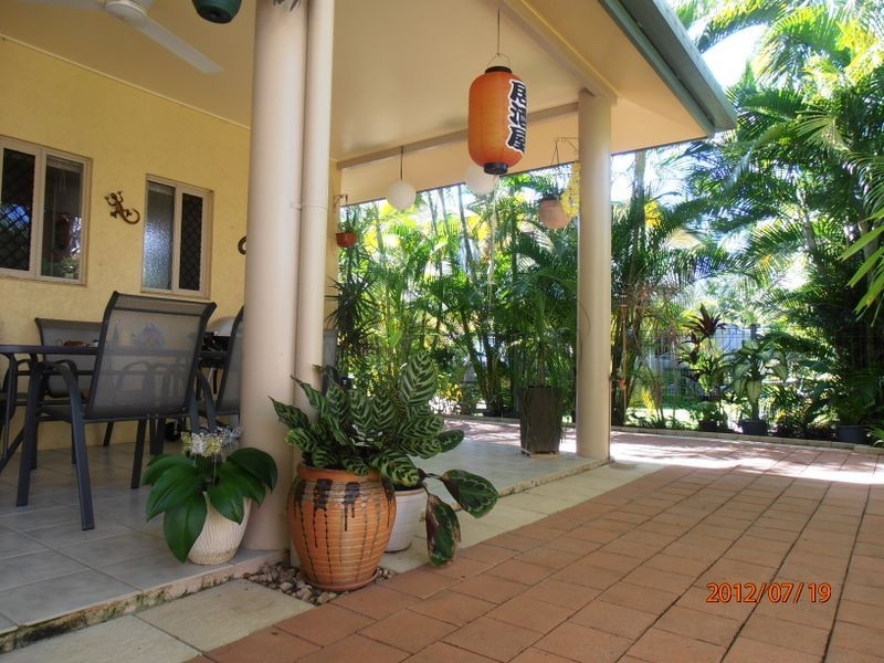 73 Cedar Road, Palm Cove QLD 4879