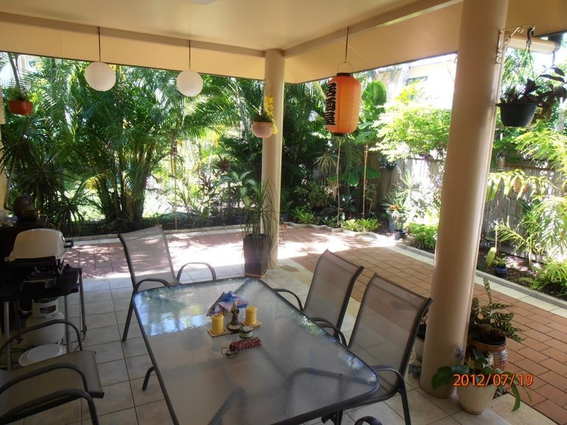 73 Cedar Road, Palm Cove QLD 4879