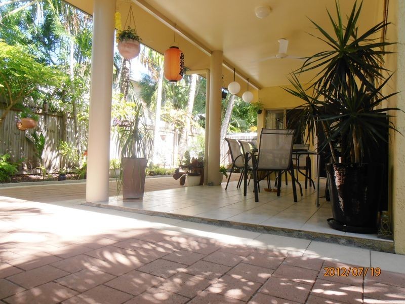 73 Cedar Road, Palm Cove QLD 4879