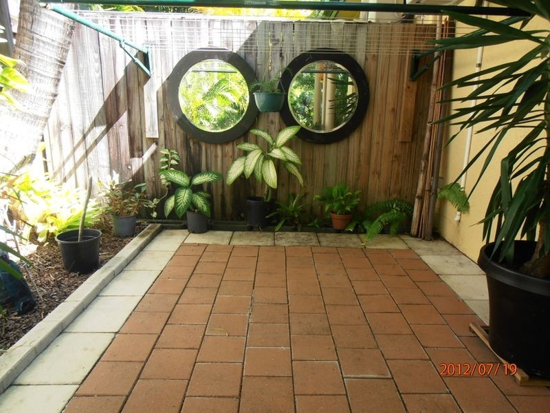 73 Cedar Road, Palm Cove QLD 4879