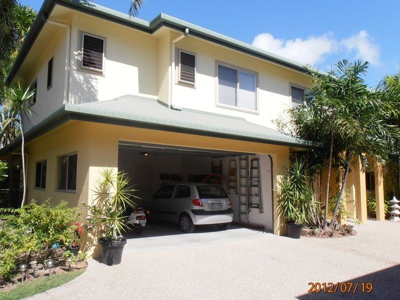 73 Cedar Road, Palm Cove QLD 4879