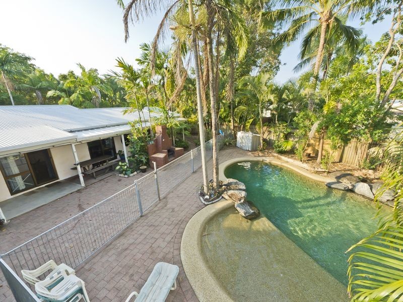 1 WALLUM CLOSE, Holloways Beach QLD 4878