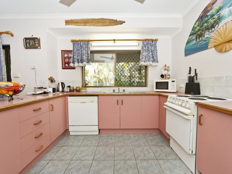 1 WALLUM CLOSE, Holloways Beach QLD 4878