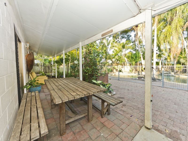 1 WALLUM CLOSE, Holloways Beach QLD 4878