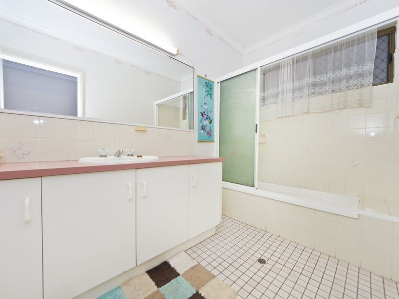 1 WALLUM CLOSE, Holloways Beach QLD 4878