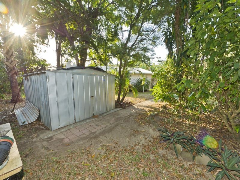 1 WALLUM CLOSE, Holloways Beach QLD 4878