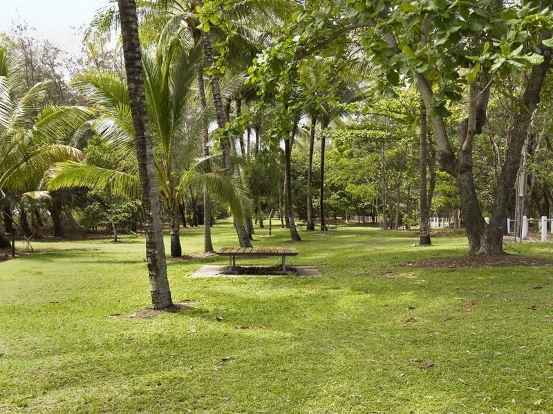 55 Best, Yorkeys Knob QLD 4878