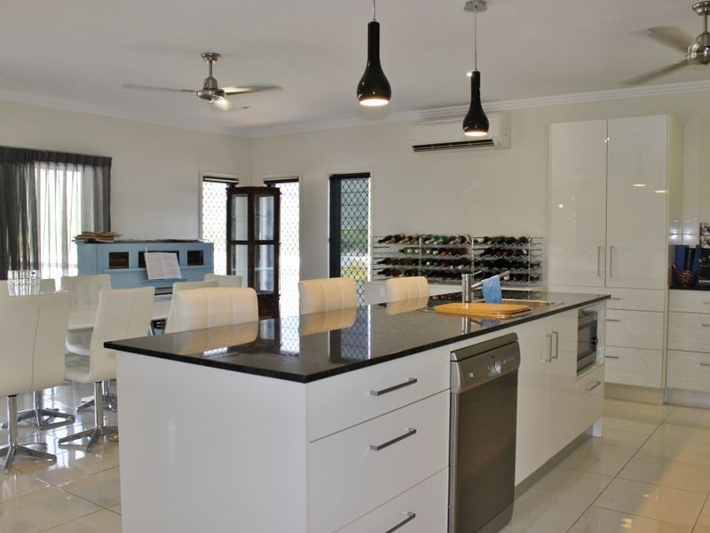 8 QUEELY CLOSE, Redlynch QLD 4870