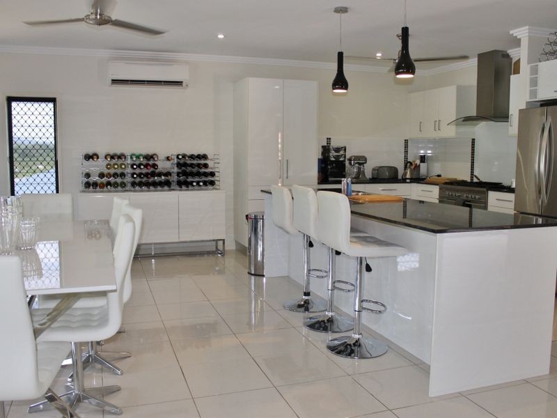 8 QUEELY CLOSE, Redlynch QLD 4870