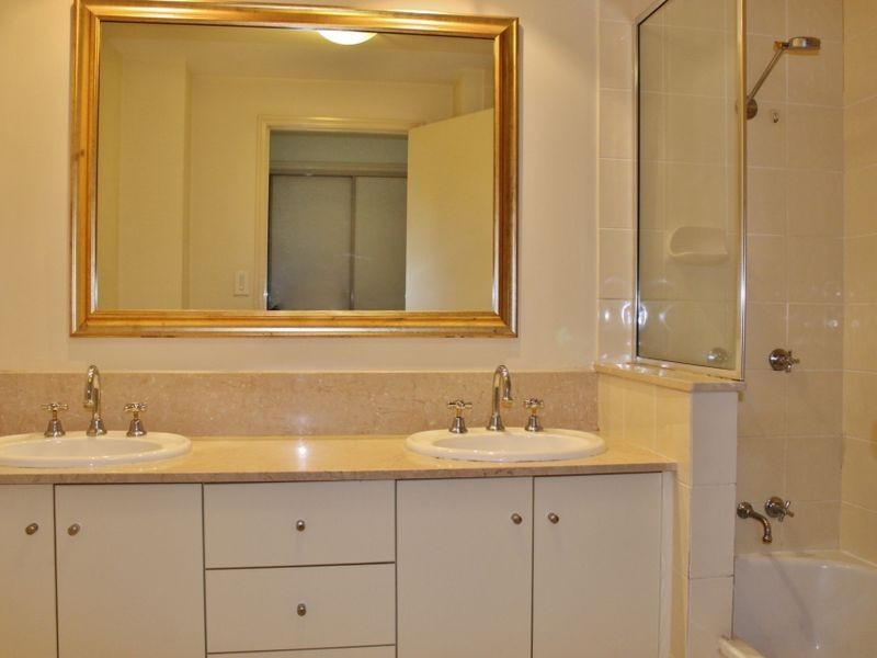 815/2 Greenslopes Street, Cairns North QLD 4870