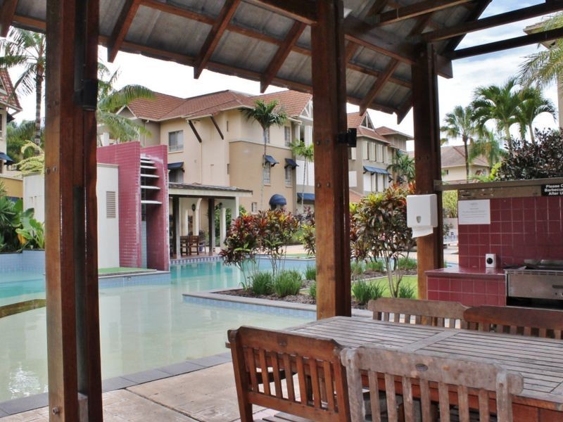 815/2 Greenslopes Street, Cairns North QLD 4870