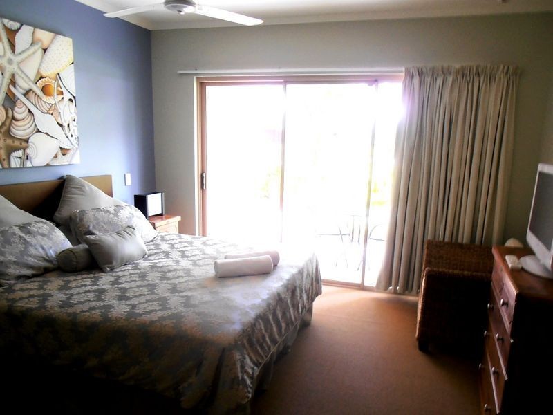 49 Williams Esplanade, Palm Cove QLD 4879