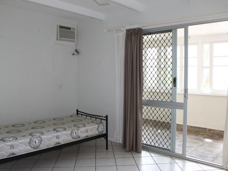 16 Jacaranda Street, Holloways Beach QLD 4878