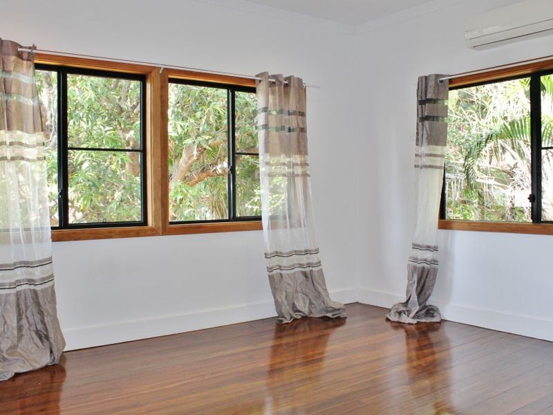 1 Ribbon Close, Clifton Beach QLD 4879