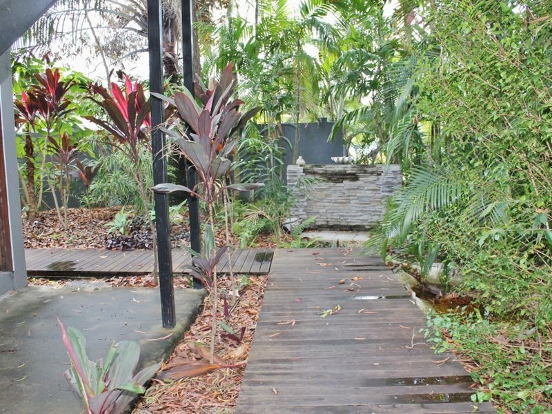 1 Ribbon Close, Clifton Beach QLD 4879