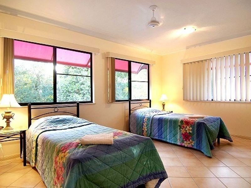 77 Sims Esplanade, Yorkeys Knob QLD 4878