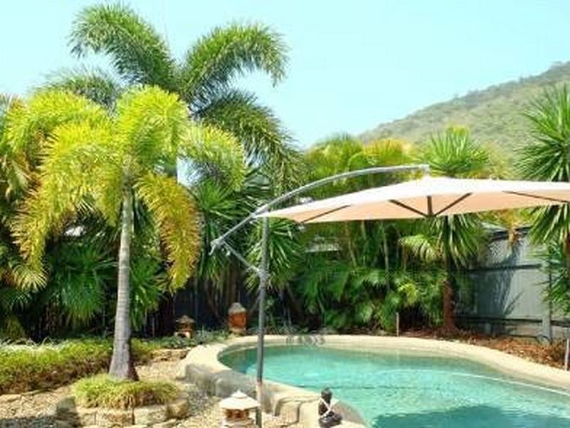10 Palmetto Street, Palm Cove QLD 4879
