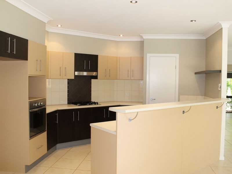 10 Palmetto Street, Palm Cove QLD 4879