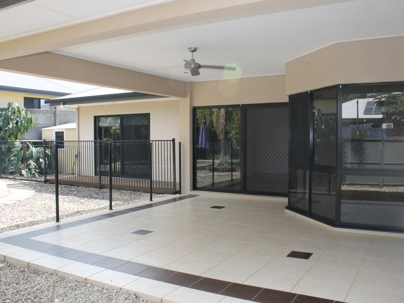 10 Palmetto Street, Palm Cove QLD 4879