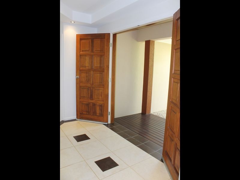 10 Palmetto Street, Palm Cove QLD 4879