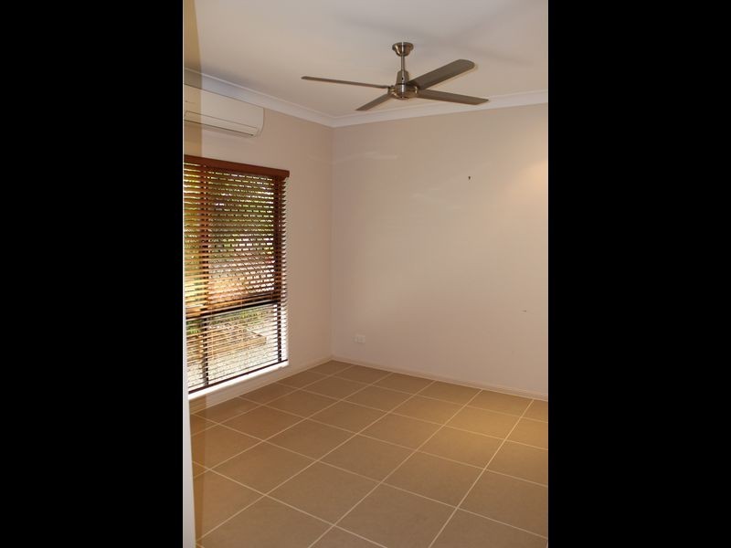 10 Palmetto Street, Palm Cove QLD 4879