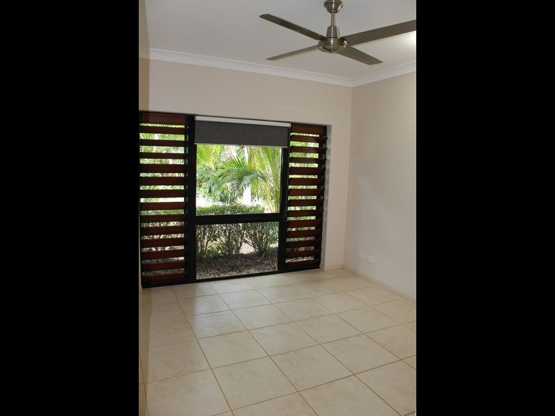 10 Palmetto Street, Palm Cove QLD 4879