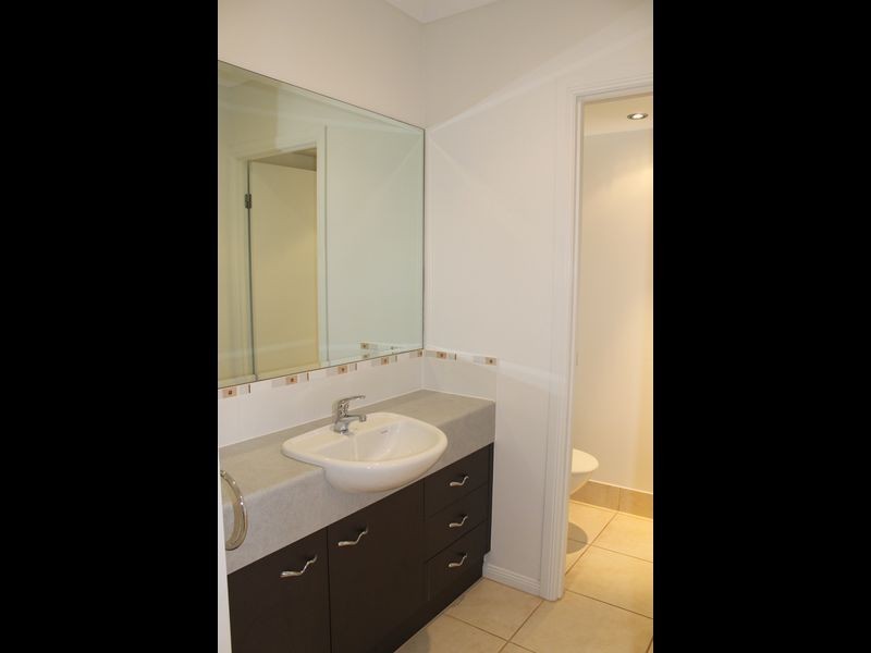 10 Palmetto Street, Palm Cove QLD 4879