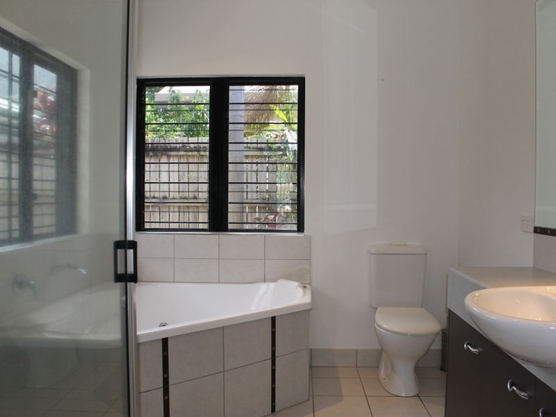 10 Palmetto Street, Palm Cove QLD 4879