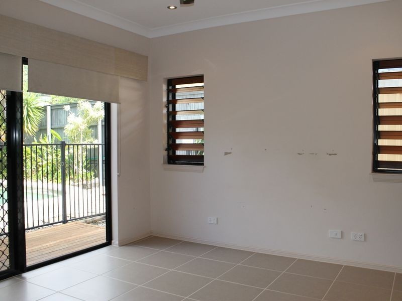 10 Palmetto Street, Palm Cove QLD 4879