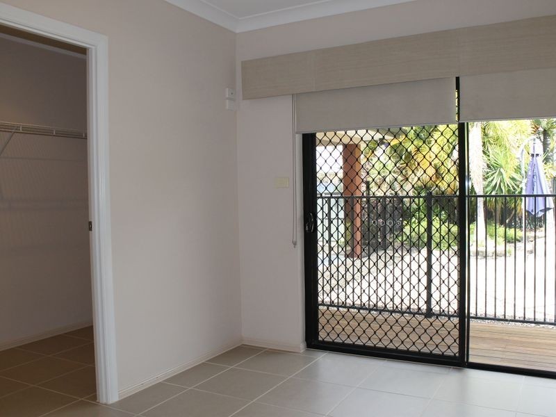 10 Palmetto Street, Palm Cove QLD 4879