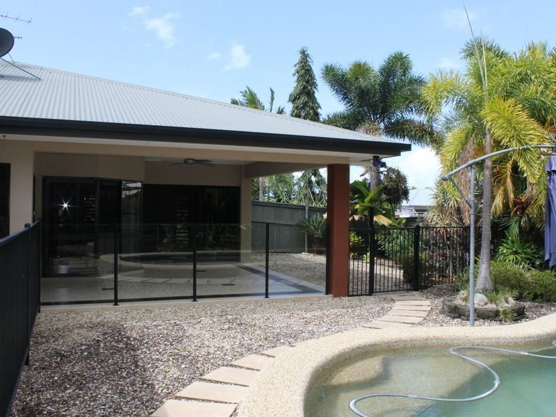 10 Palmetto Street, Palm Cove QLD 4879