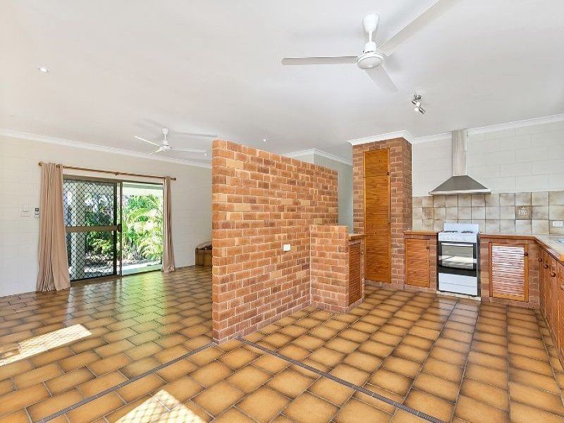 7 Buchan Street, Palm Cove QLD 4879