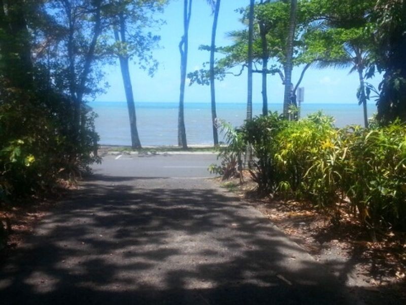 25 Vasey Esplanade, Trinity Beach QLD 4879