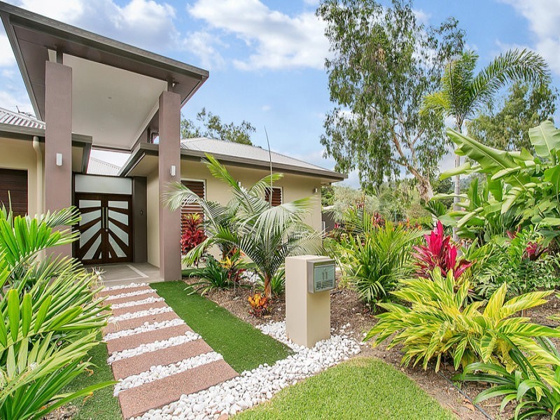 11 Silver Cres, Palm Cove QLD 4879
